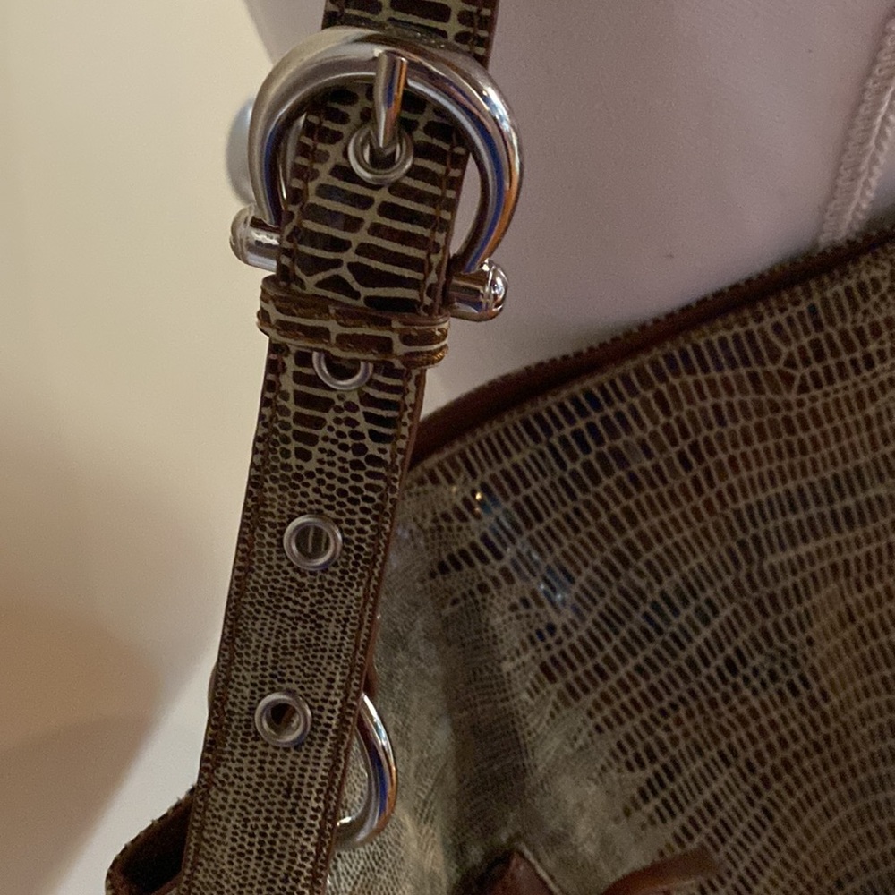 Chez purse of animal print with solid tan leather accents. - Picture 3 of 7